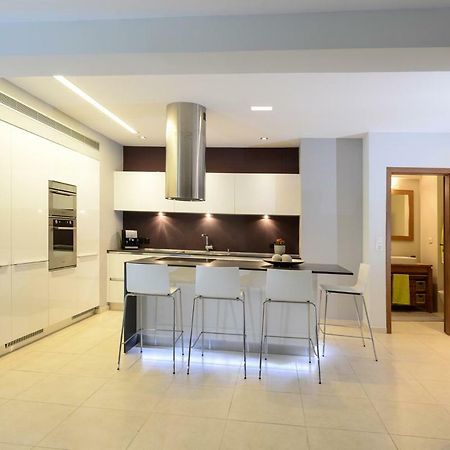 Spacious Fully Equipped 3Bd 2Bath Apt In The Heart Of City With Balconies Ac And Fast Wifi #2 Heraklion  ภายนอก รูปภาพ